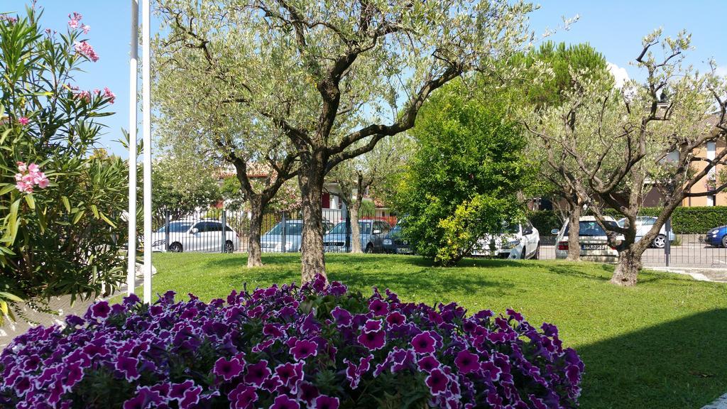 Hotel Holiday Sirmione Exterior foto