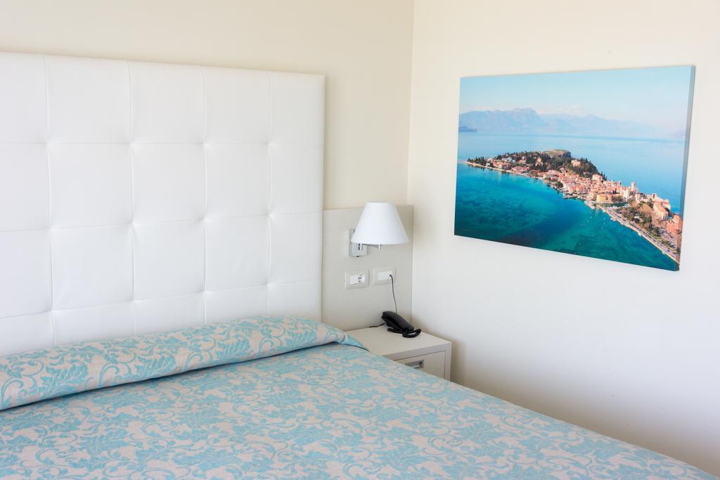 Hotel Holiday Sirmione Exterior foto