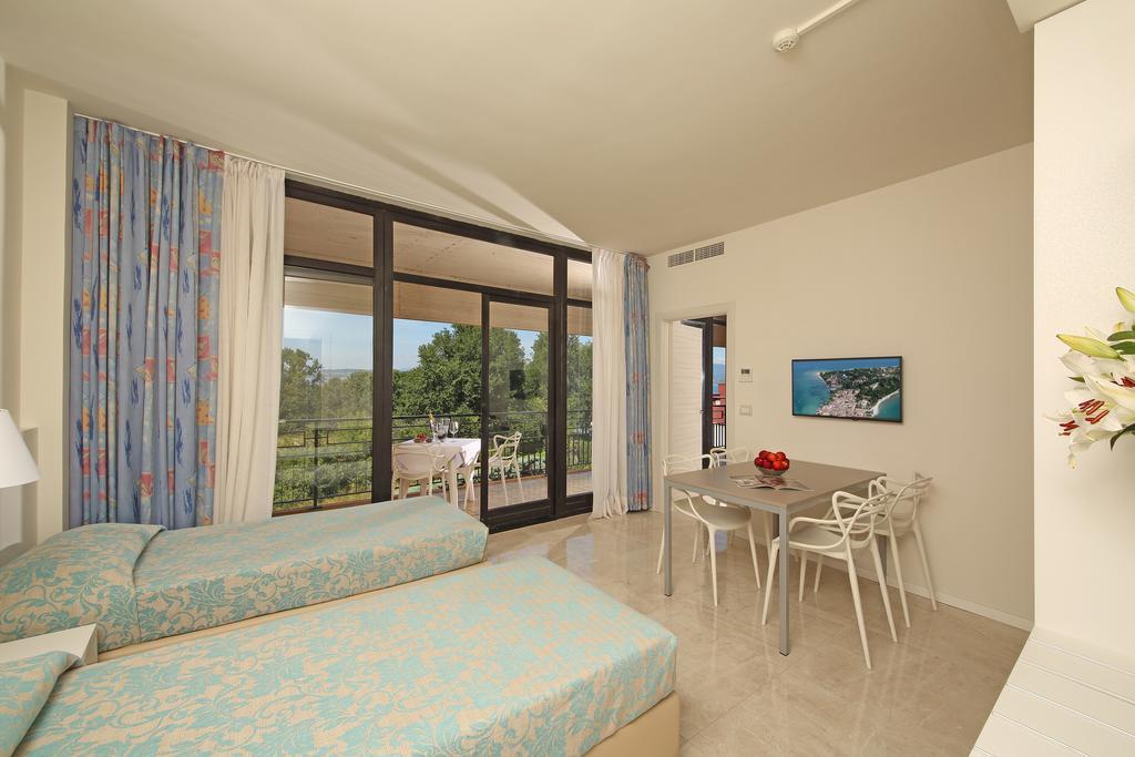 Hotel Holiday Sirmione Exterior foto